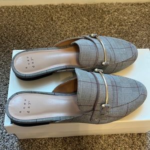 Cute slip-on work shoes! Like new.